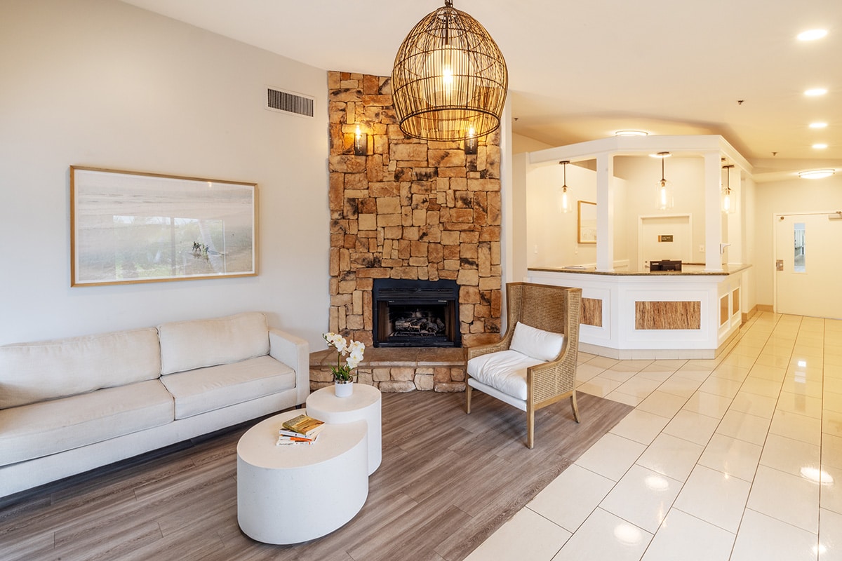 a common area living room at Aviara Healthcare